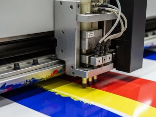 Phân Biệt Mực In Dầu, Nước, UV, Ecosolvent: Ưu Nhược Điểm & Ứng Dụng